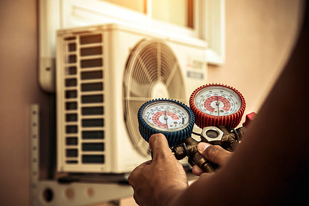 Professional Hvac technician working in Elm Mott, TX